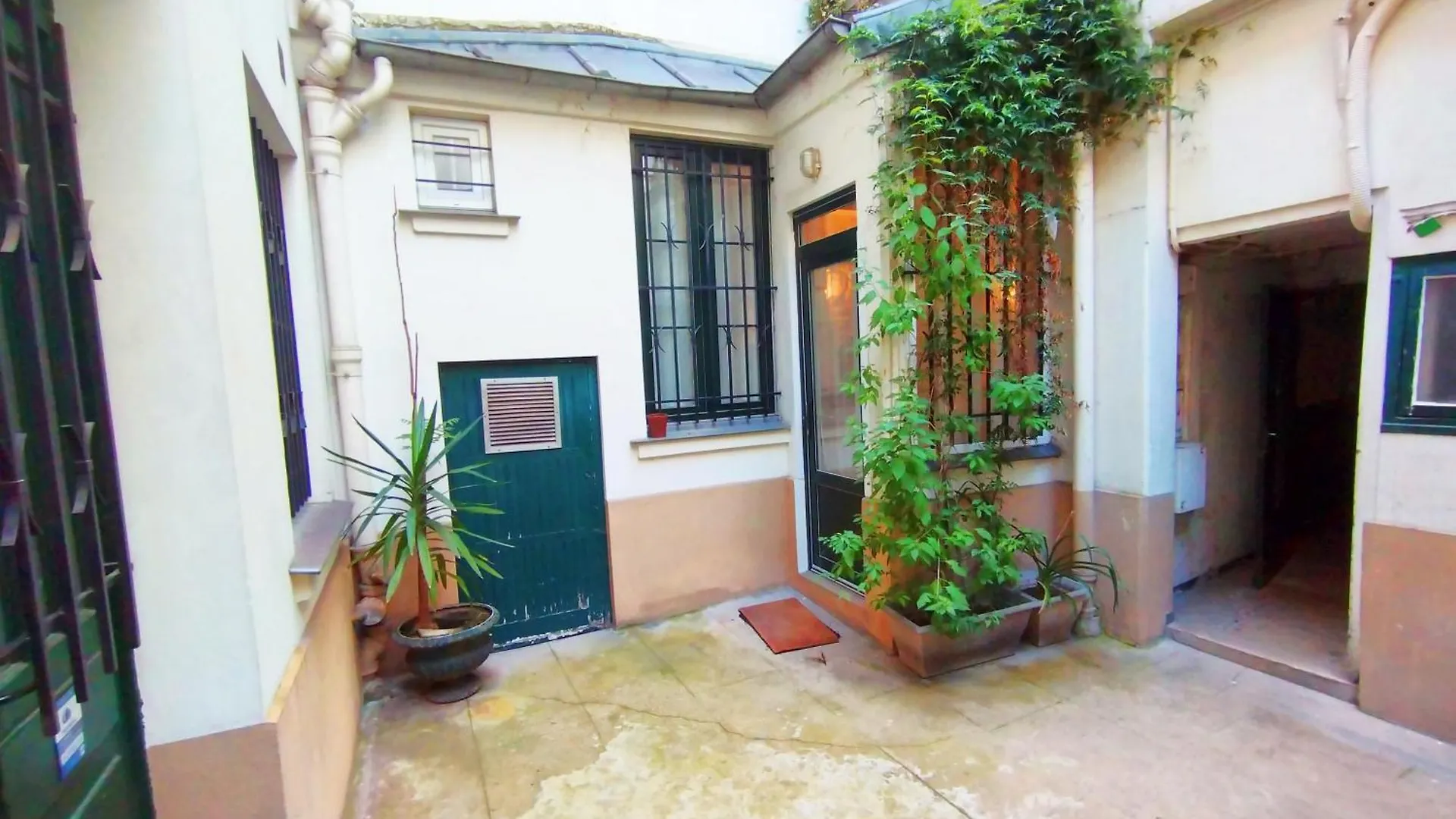 Studio 17M2 St Germain Des Pres Paris